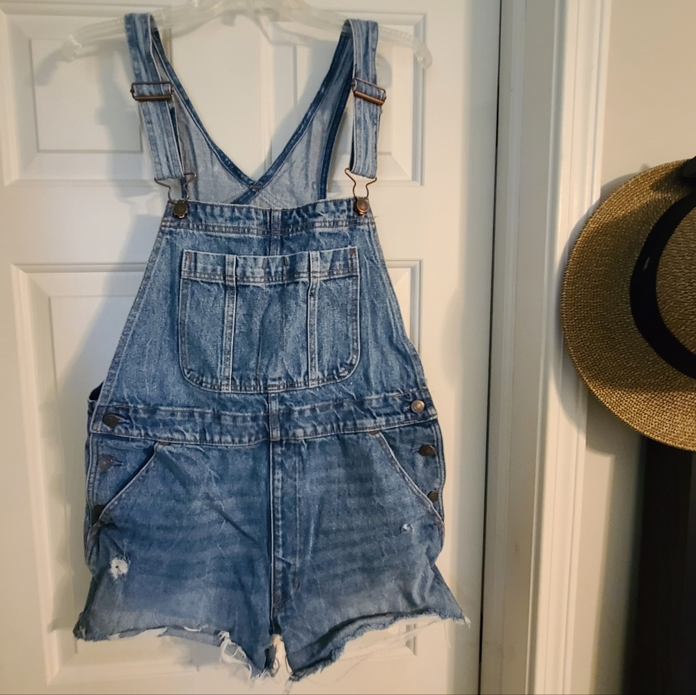 Abercrombie & Fitch overall jean shorts